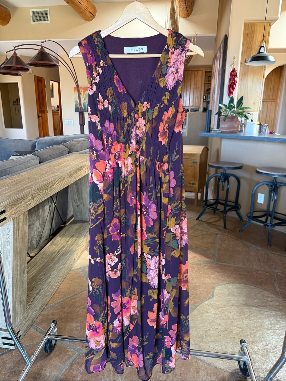 Taylor Watercolor Floral Pleated Chiffon maxi Dress size 8
